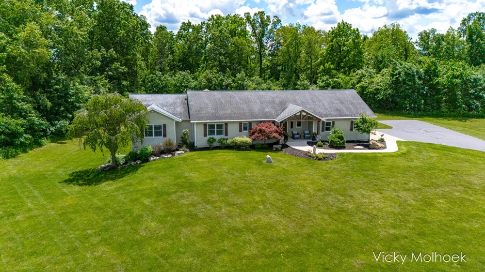 817 Pheasant Ridge Drive Hastings, MI 49058
