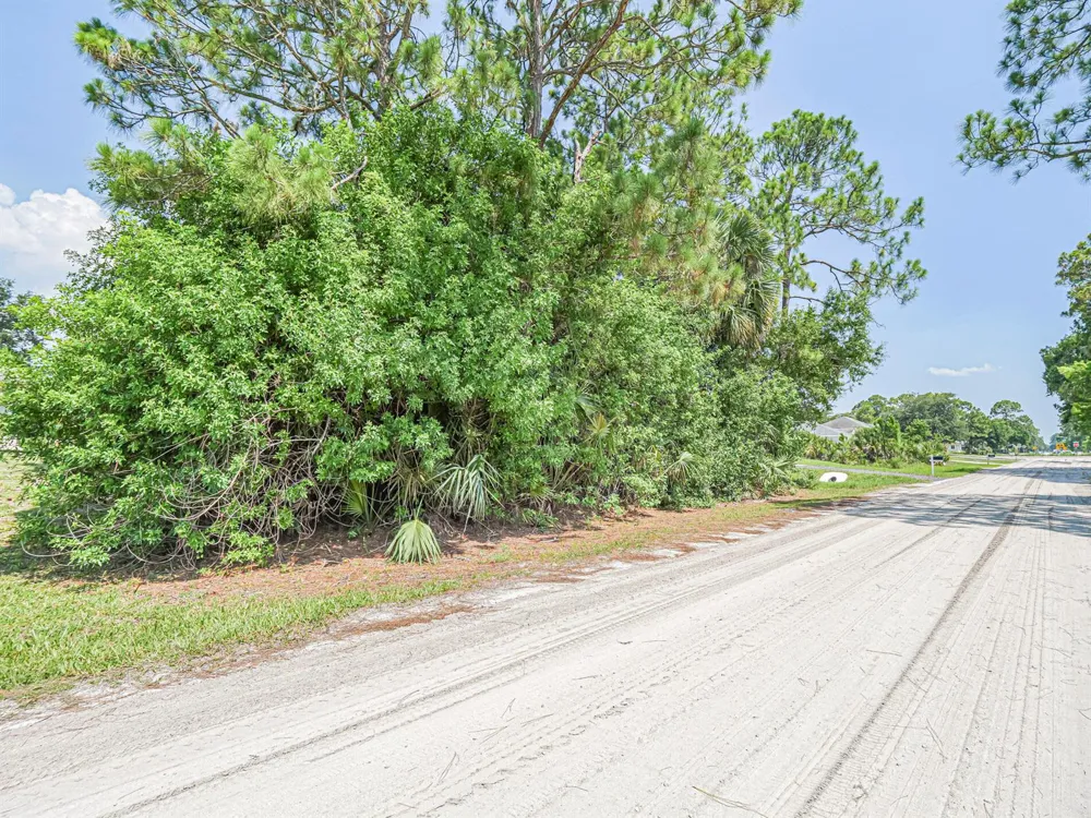 8566 105th Avenue Vero Beach, FL 32967