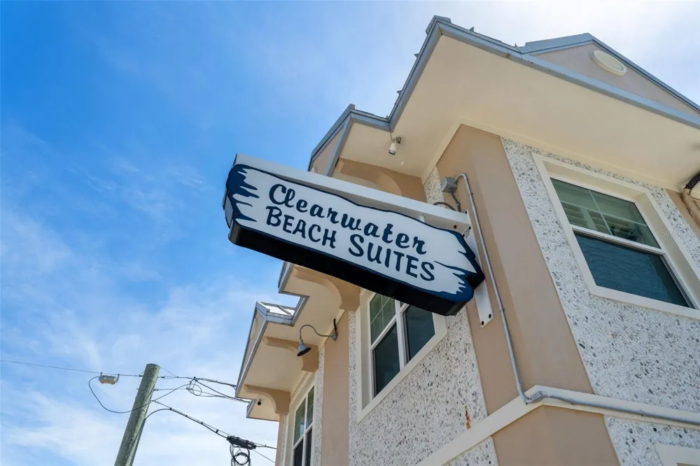 530 MANDALAY AVENUE #106 Clearwater Beach, FL 33767