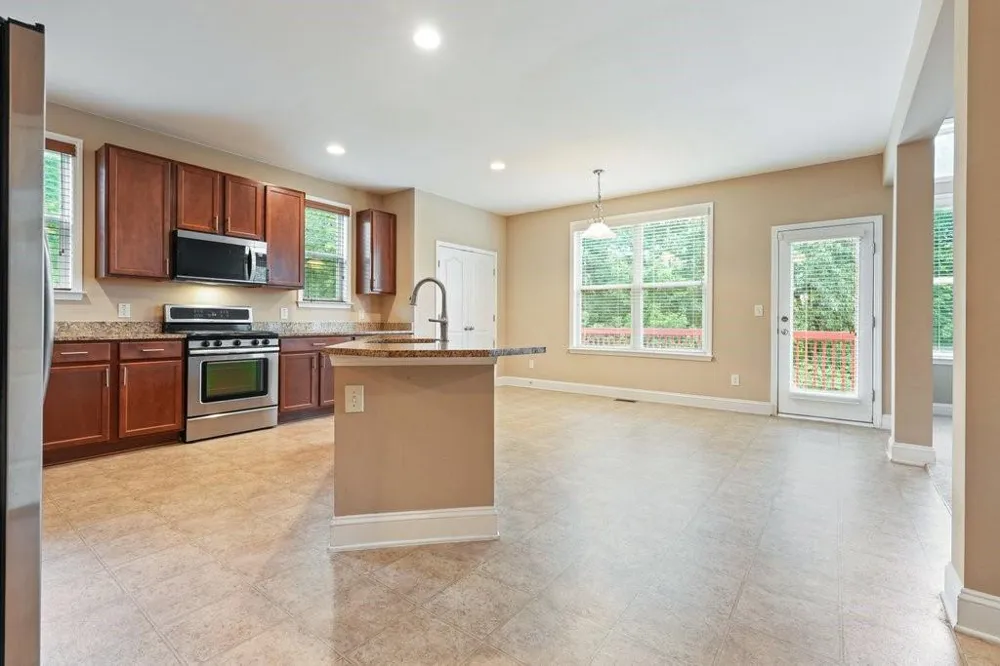 1010 Chelsey Way Roswell, GA 30075