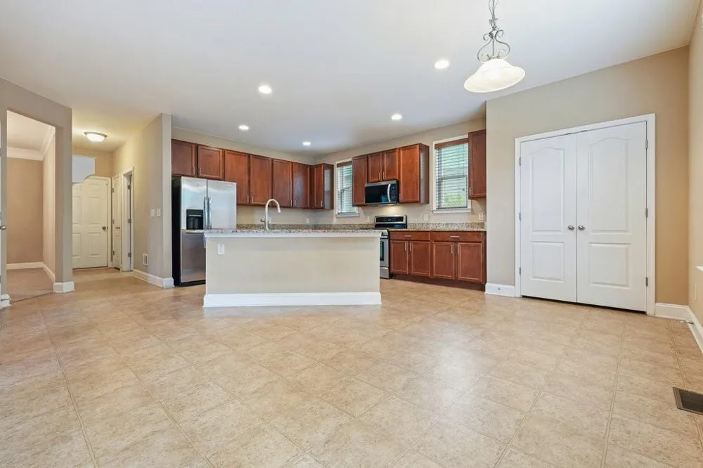 1010 Chelsey Way Roswell, GA 30075