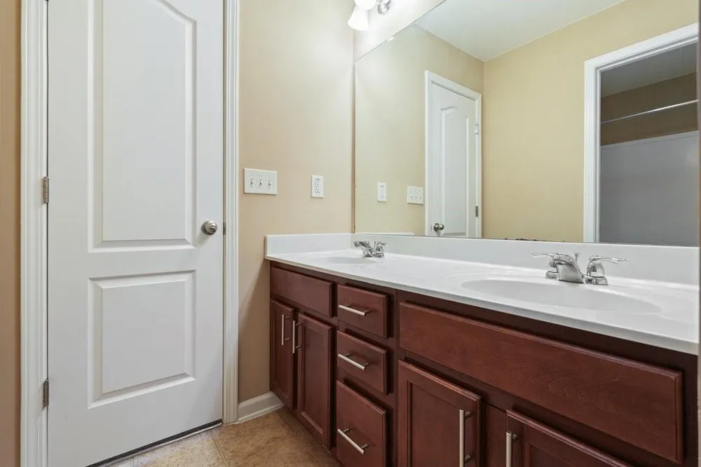1010 Chelsey Way Roswell, GA 30075