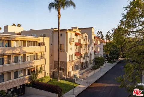 4237 Longridge Avenue #203
