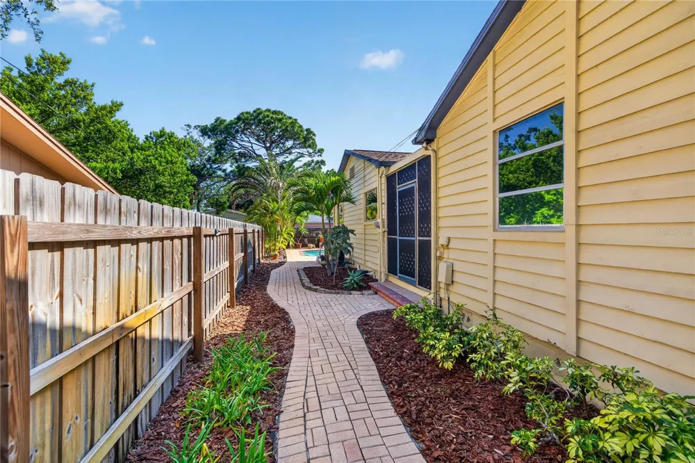 6113 10TH AVENUE S Gulfport, FL 33707