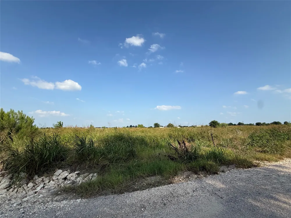 1701 County Road 417 Taylor, TX 76574