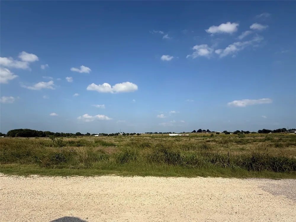 1701 County Road 417 Taylor, TX 76574