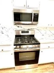 16866 Kingsbury Granada Hills, CA 91344