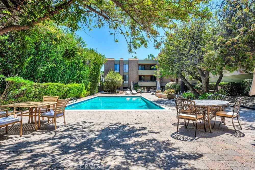 16866 Kingsbury Granada Hills, CA 91344