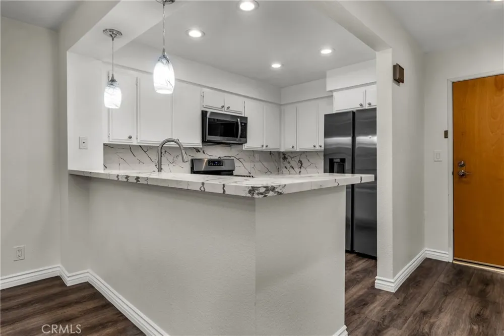 16866 Kingsbury Granada Hills, CA 91344