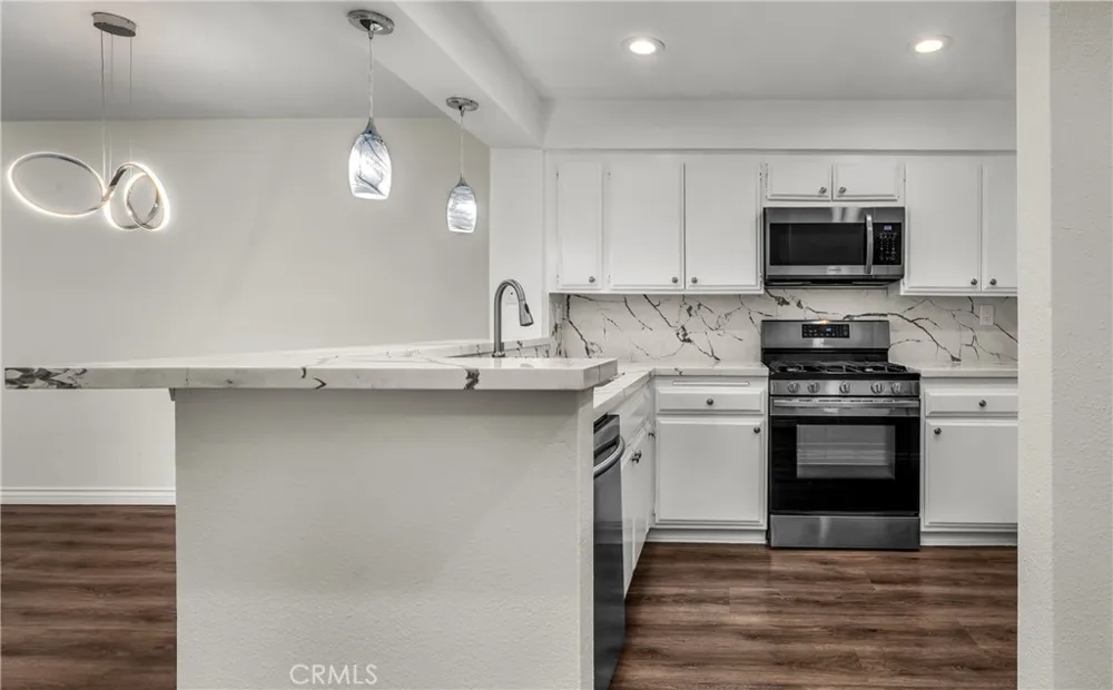 16866 Kingsbury Granada Hills, CA 91344
