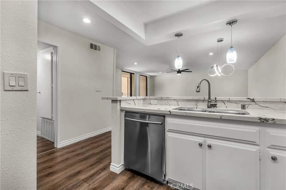 16866 Kingsbury Granada Hills, CA 91344