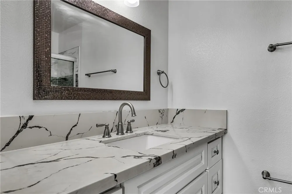 16866 Kingsbury Granada Hills, CA 91344