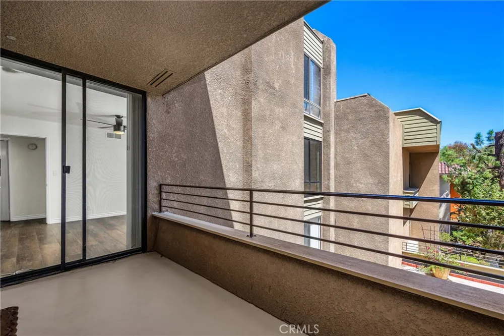 16866 Kingsbury Granada Hills, CA 91344