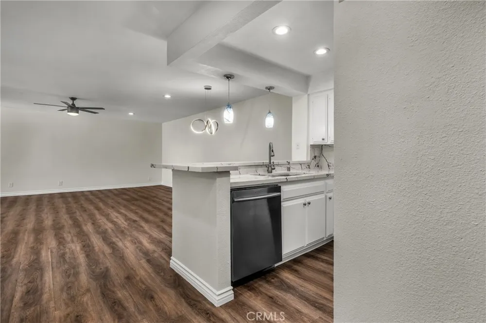 16866 Kingsbury Granada Hills, CA 91344