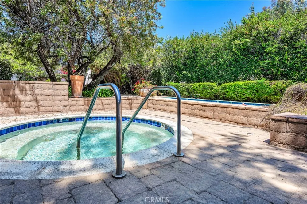 16866 Kingsbury Granada Hills, CA 91344