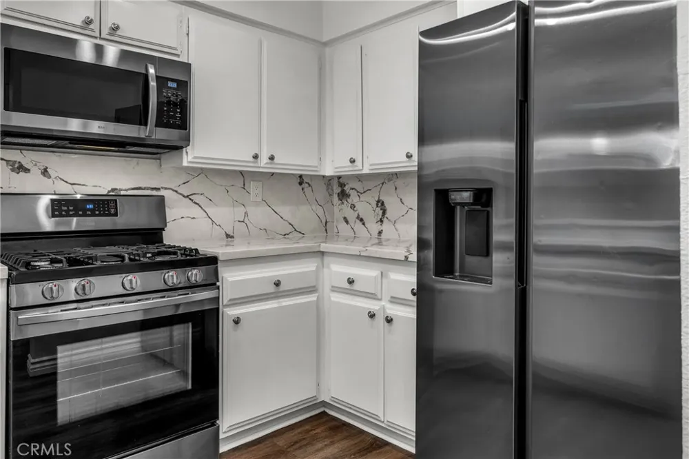 16866 Kingsbury Granada Hills, CA 91344