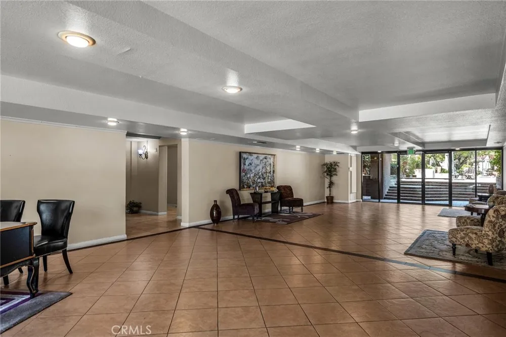 16866 Kingsbury Granada Hills, CA 91344