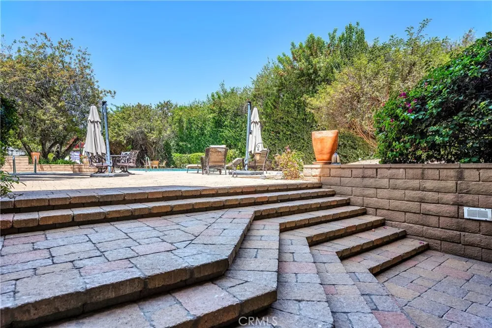 16866 Kingsbury Granada Hills, CA 91344