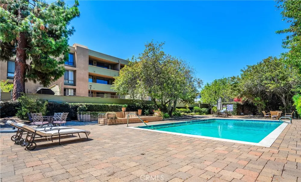 16866 Kingsbury Granada Hills, CA 91344