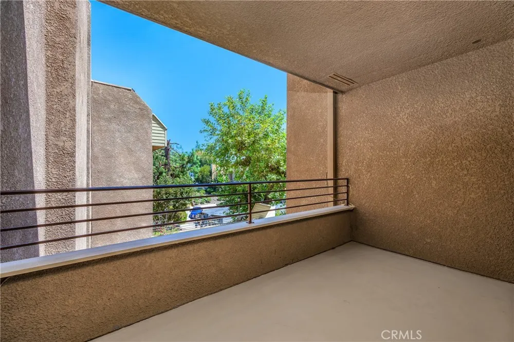 16866 Kingsbury Granada Hills, CA 91344