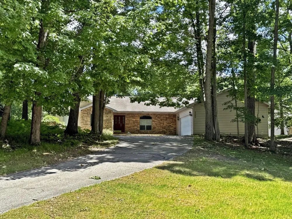 8980 Canyon Springs Court Canadian Lakes, MI 49346
