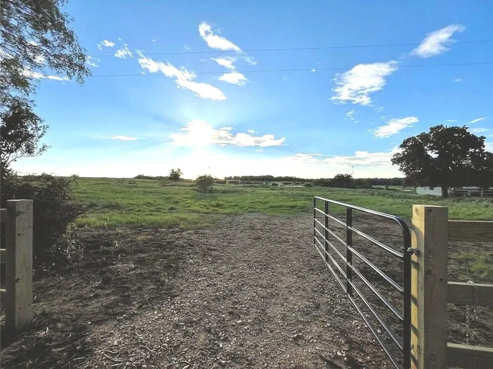 1018 Red Town Rd Elgin, TX 78621