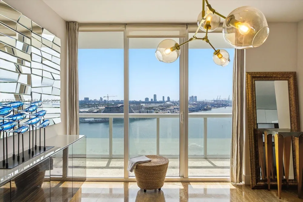 50 Biscayne Blvd #2510 Miami, FL 33132