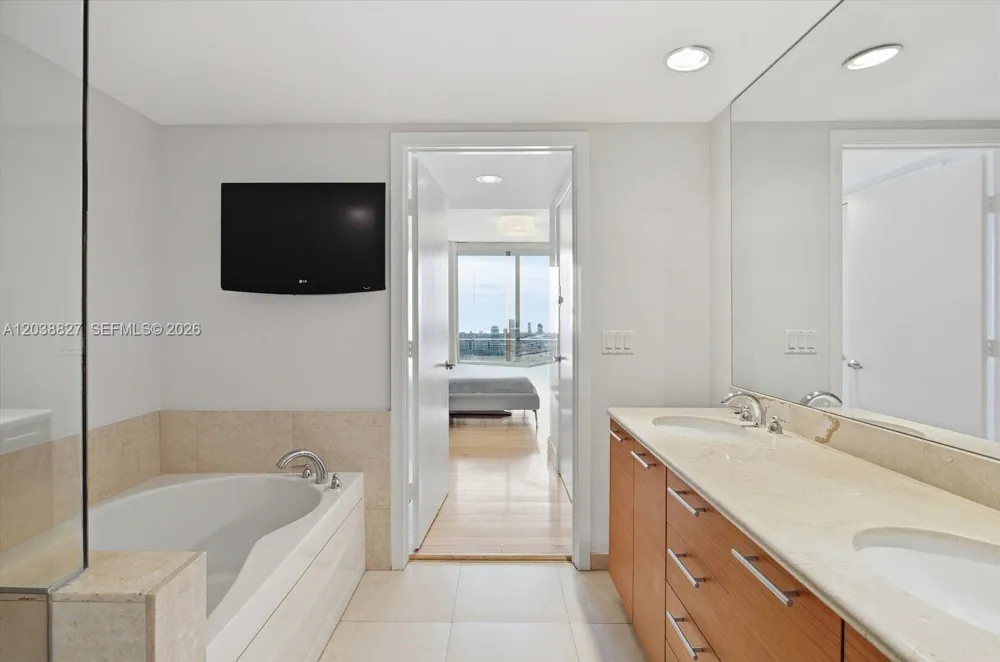 50 Biscayne Blvd #2510 Miami, FL 33132