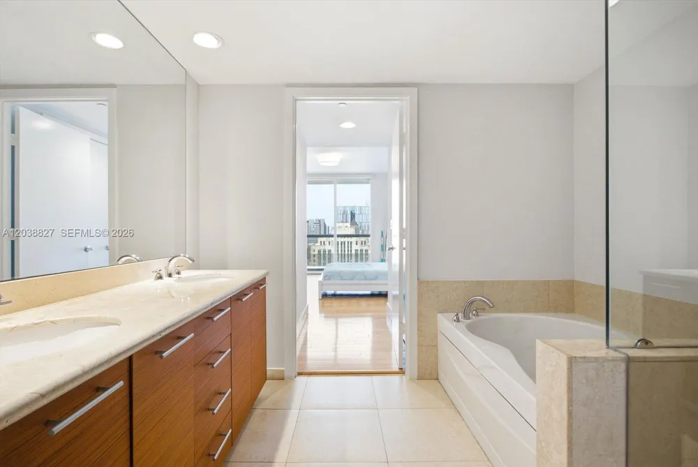 50 Biscayne Blvd #2510 Miami, FL 33132