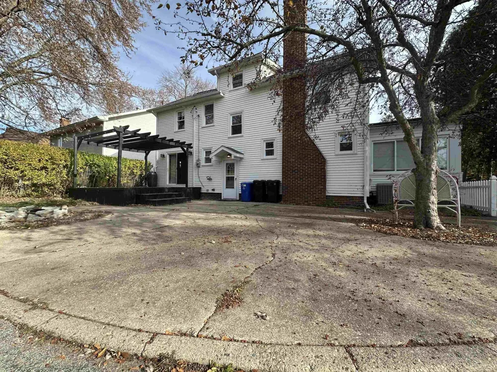 203 Ardussi Avenue Saginaw City, MI 48602