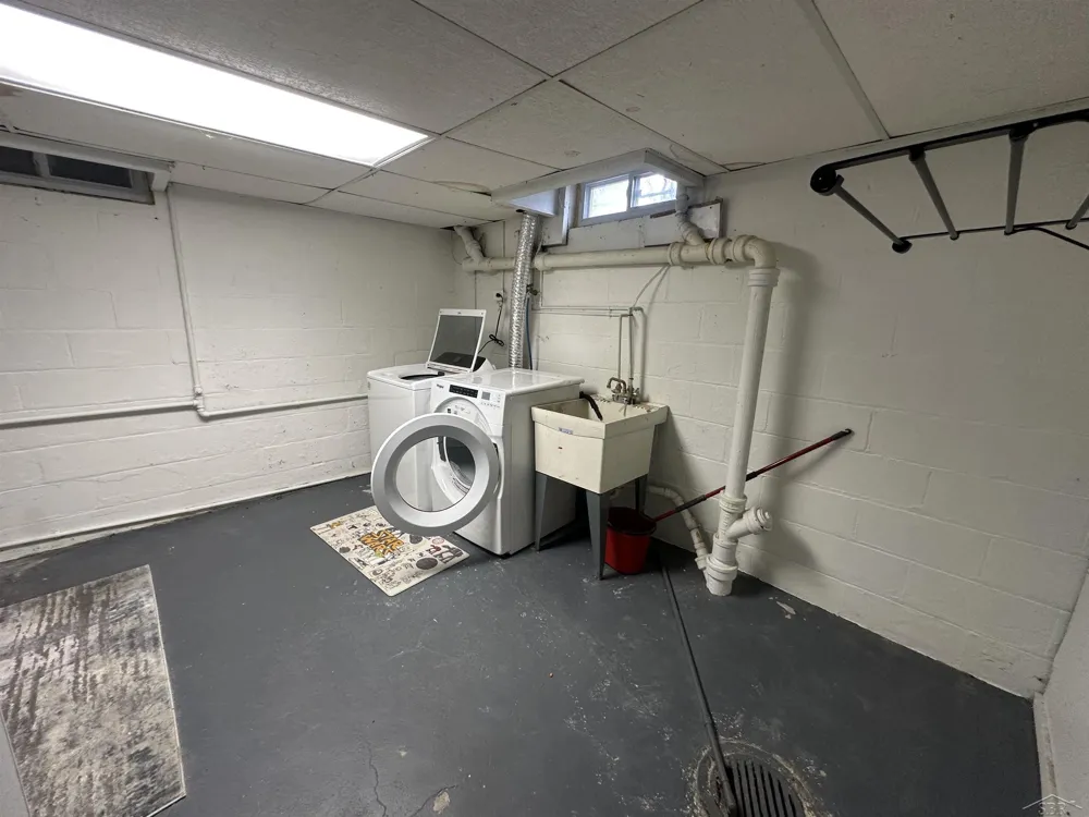 203 Ardussi Avenue Saginaw City, MI 48602