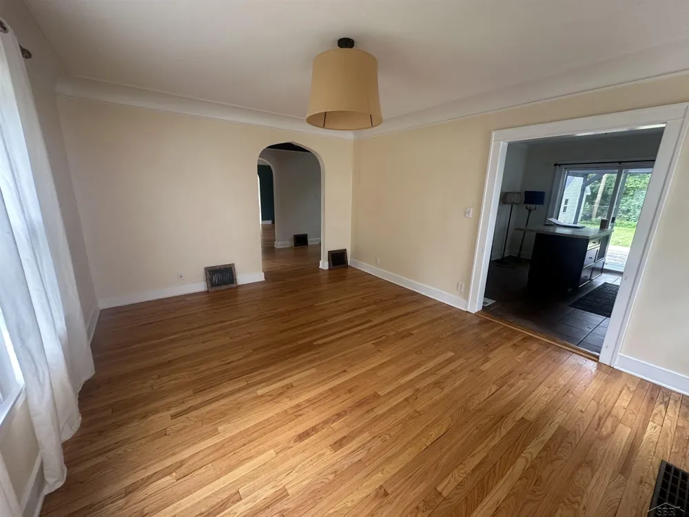 203 Ardussi Avenue Saginaw City, MI 48602
