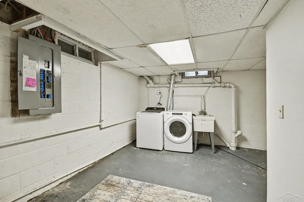 203 Ardussi Avenue Saginaw City, MI 48602
