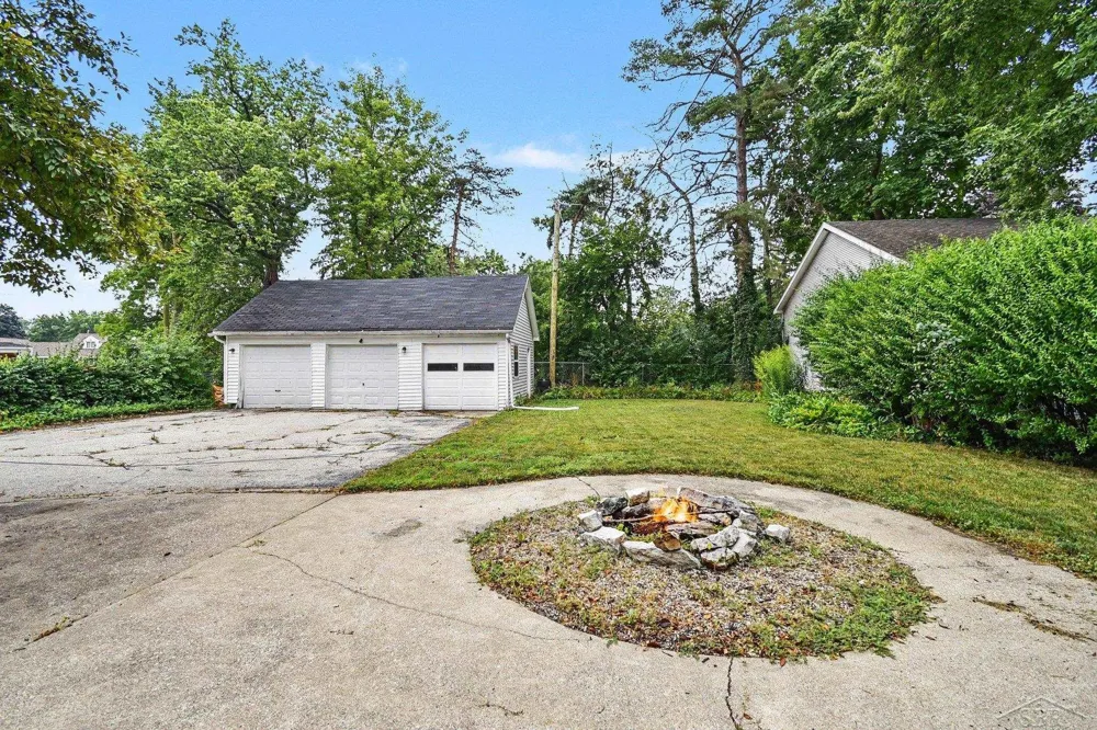 203 Ardussi Avenue Saginaw City, MI 48602