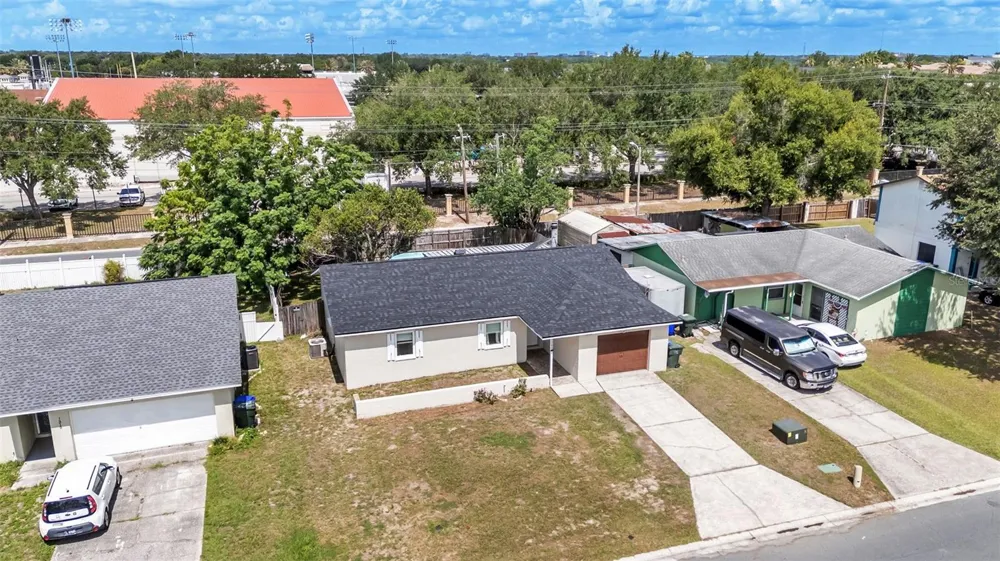 1309 CINNAMON WAY W Lakeland, FL 33801