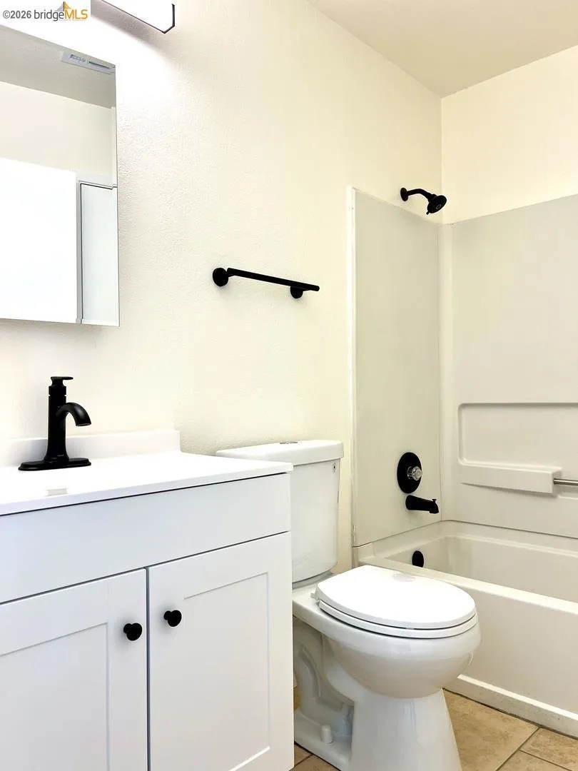 42 El Capitan LN Antioch, CA 94509