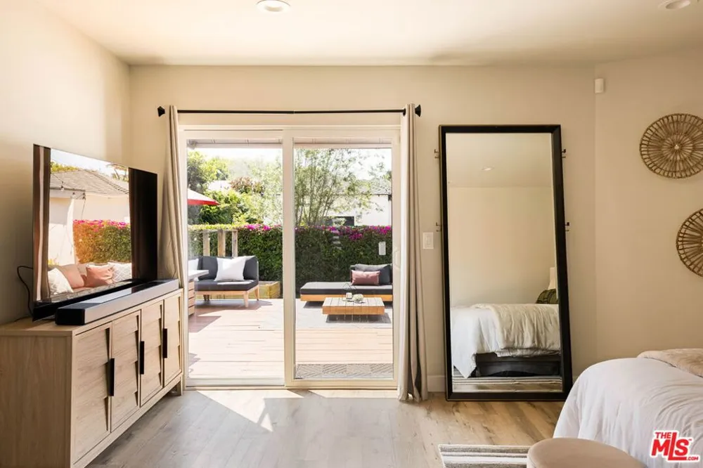 11237 Braddock Drive Culver City, CA 90230