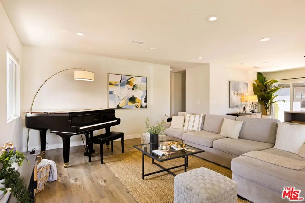 11237 Braddock Drive Culver City, CA 90230