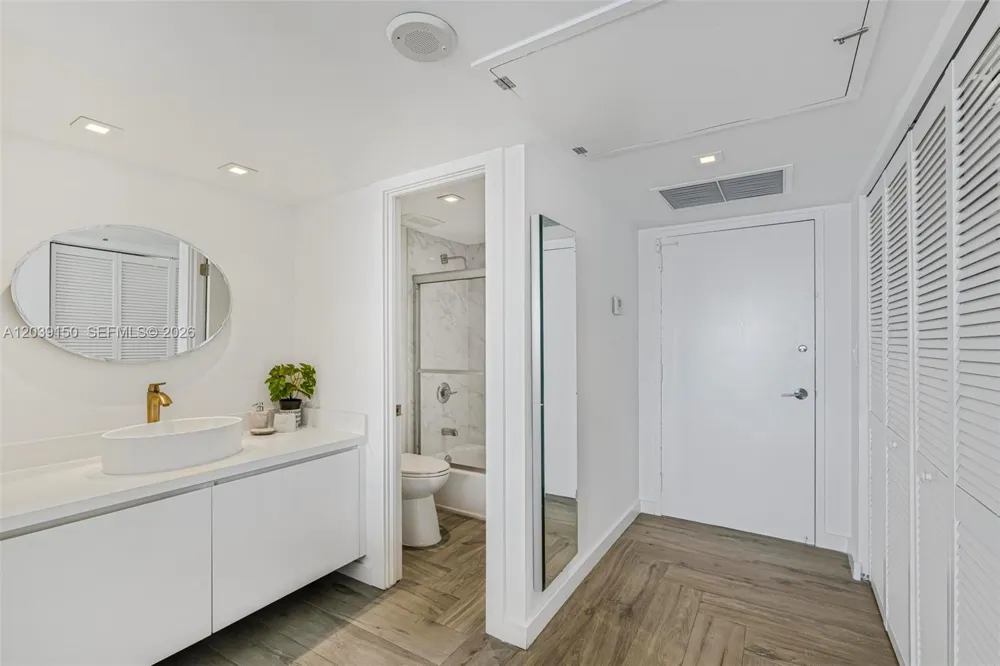 11111 Biscayne Blvd #8C Miami, FL 33181