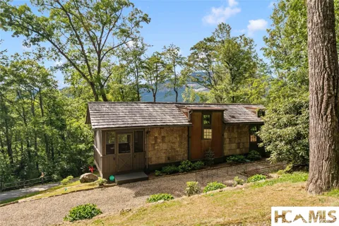 61 Moonstone Loop
