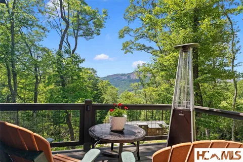 61 Moonstone Loop