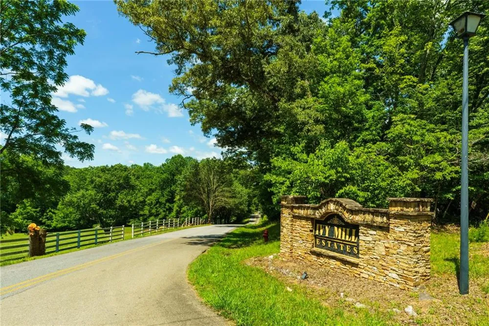 215 Brookhaven Dr. Blairsville, GA 30512
