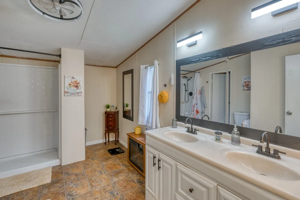 122 Heritage Drive Johnson City, TX 78636