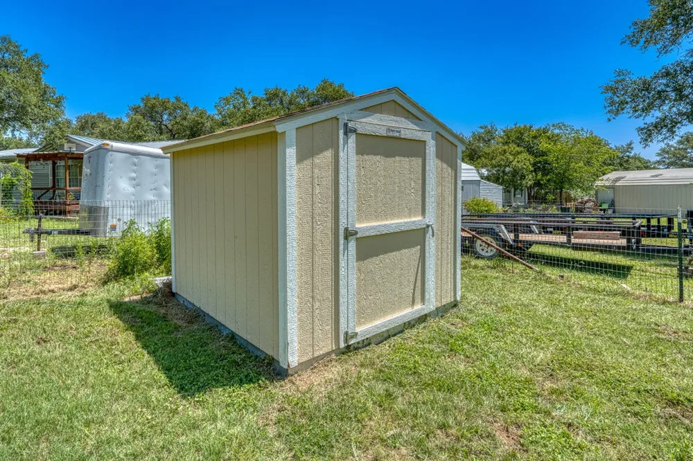 122 Heritage Drive Johnson City, TX 78636