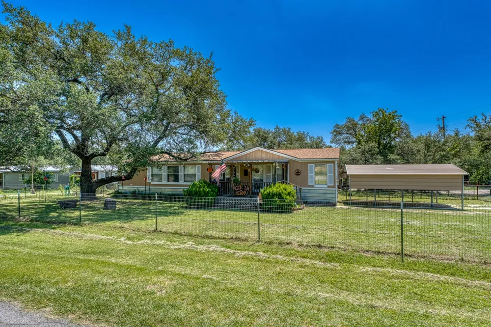 122 Heritage Drive Johnson City, TX 78636