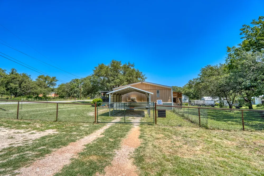 122 Heritage Drive Johnson City, TX 78636