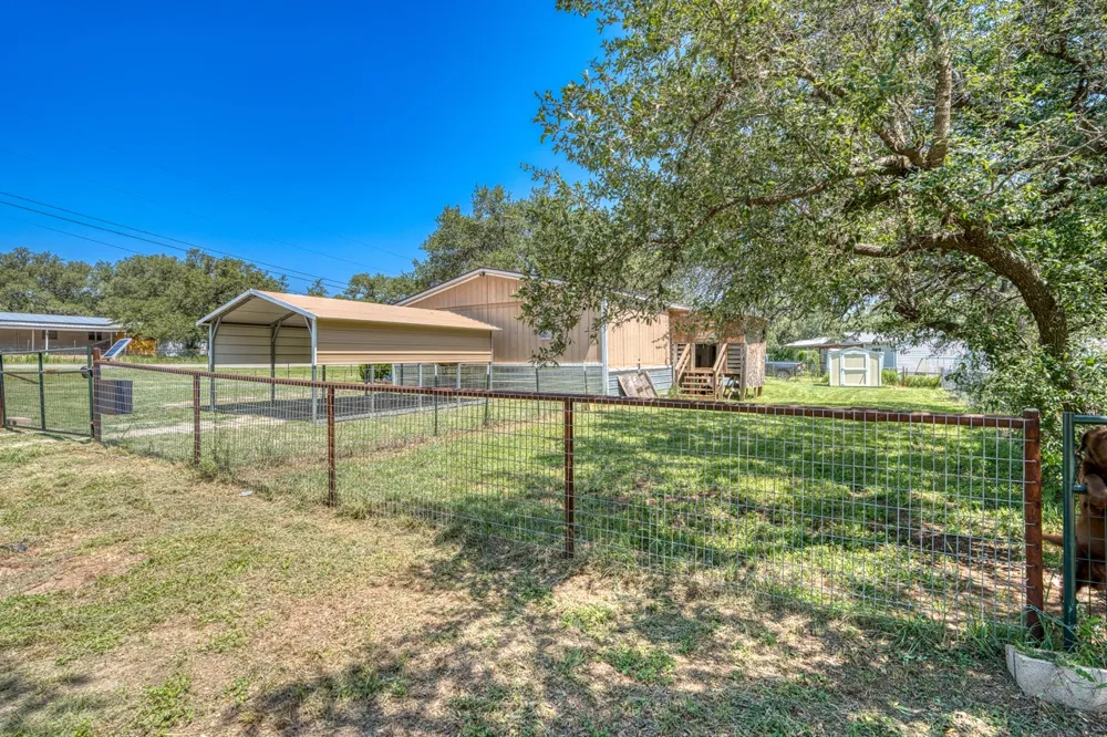 122 Heritage Drive Johnson City, TX 78636