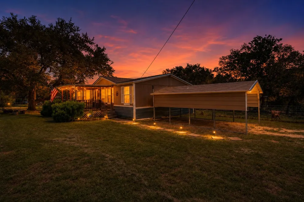 122 Heritage Drive Johnson City, TX 78636