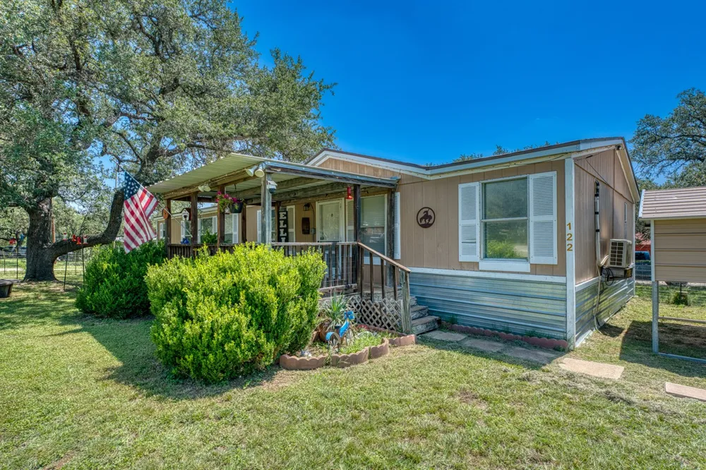 122 Heritage Drive Johnson City, TX 78636