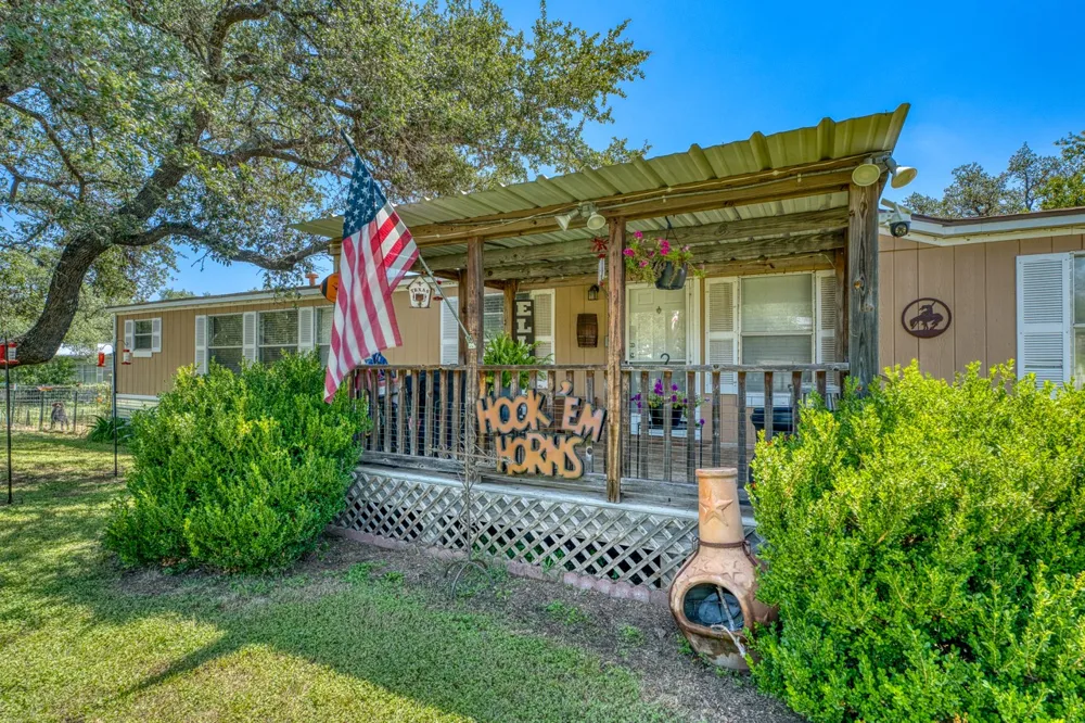 122 Heritage Drive Johnson City, TX 78636